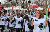 multidão em barcelos para celebrar carnaval