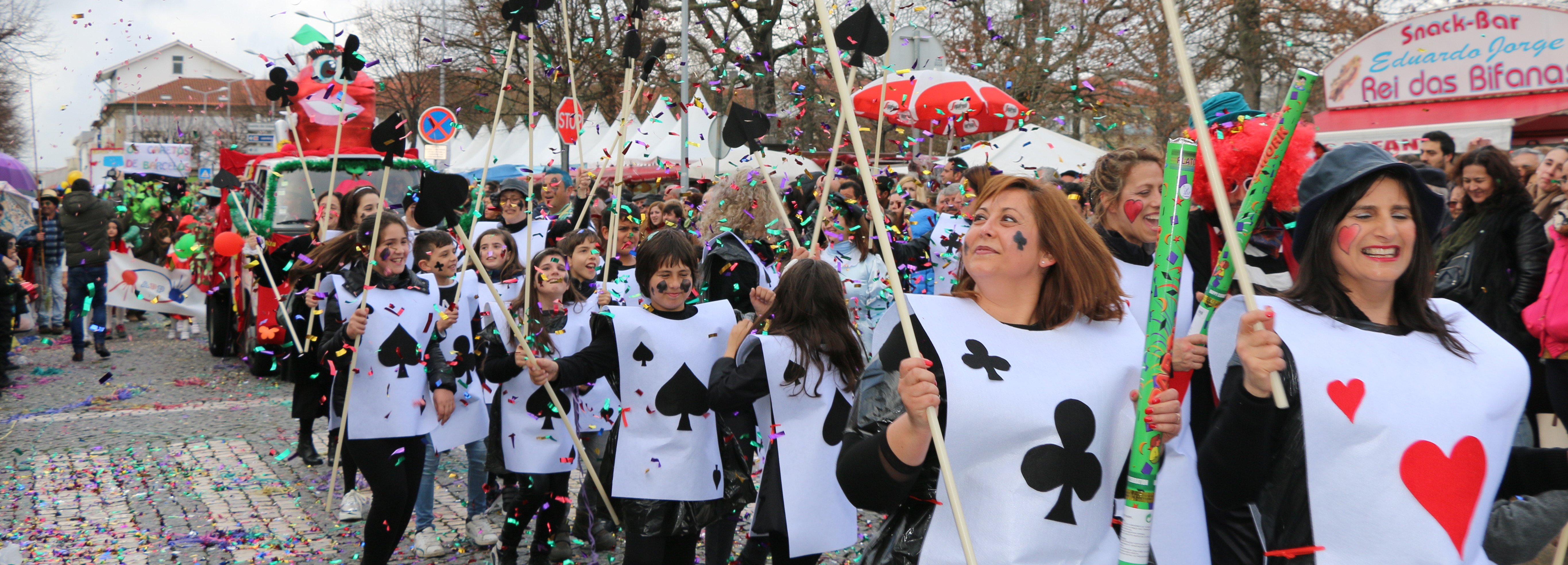 Multidão em Barcelos para celebrar Carnaval