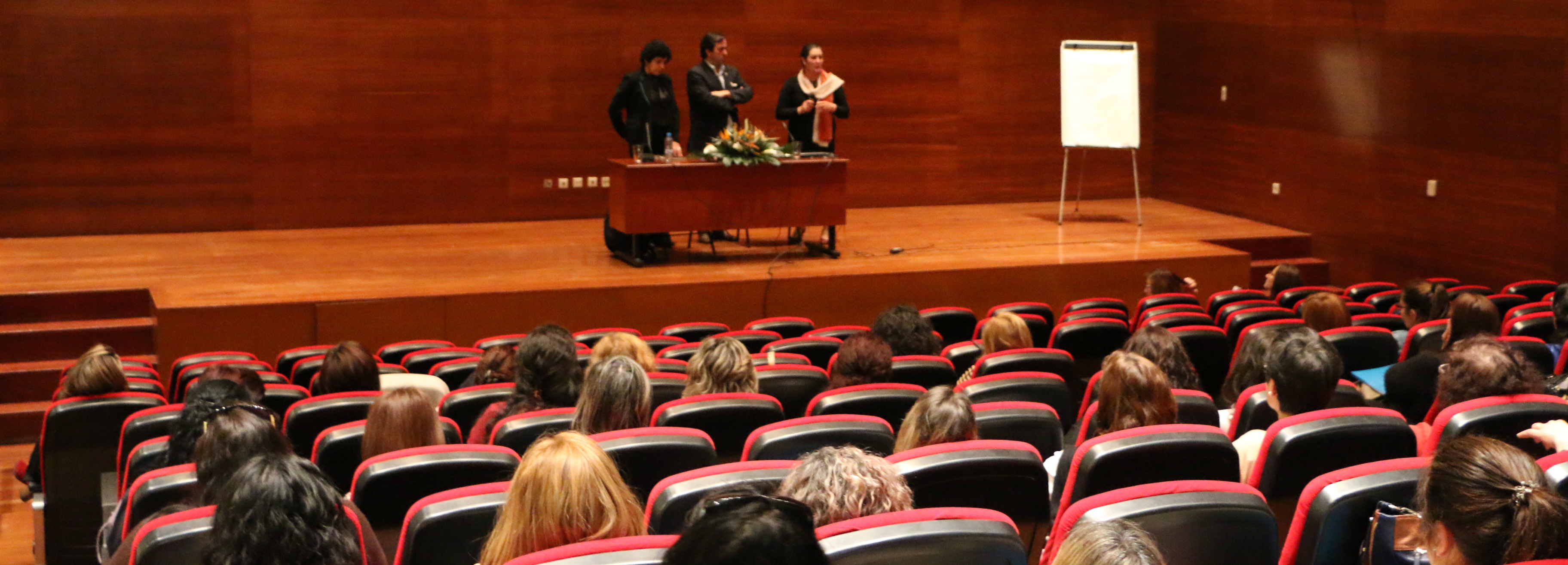 Oitenta auxiliares de ação educativa recebem formação sobre alimentação e interação comportamental em ambiente escolar