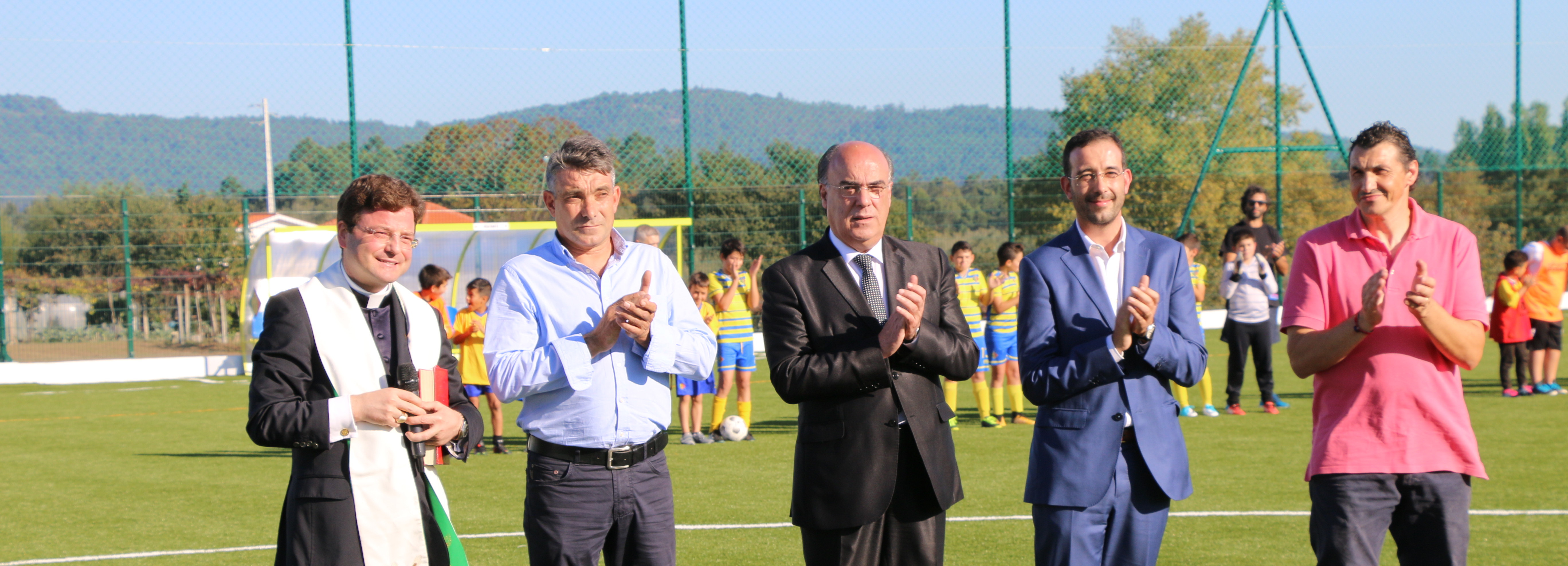 Presidente da Câmara inaugura relvado sintético da Associação Desportiva e Cultural de Carapeços