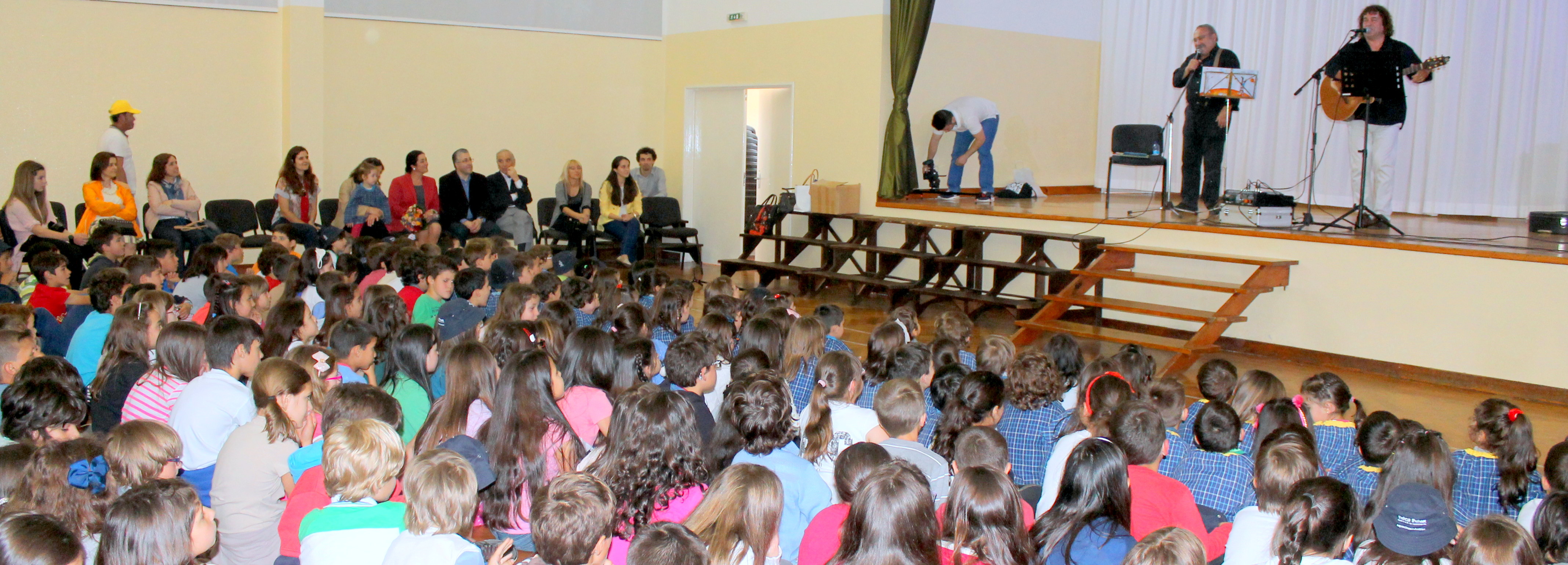 Escritor José Fanha e músico Daniel Completo no programa animação das escolas do concelho