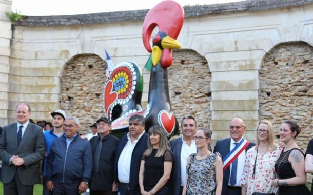 galo de barcelos embeleza localidade francesa g...