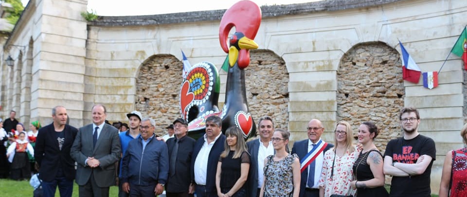 Galo de Barcelos embeleza localidade francesa geminada com Alvelos