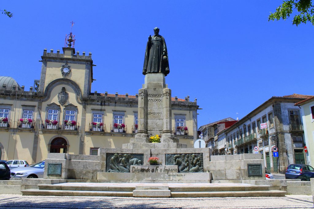 Monumento a D. António Barroso, Bispo do Porto