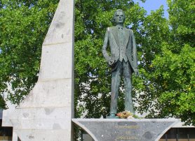 Monumento a Francisco Sá Carneiro