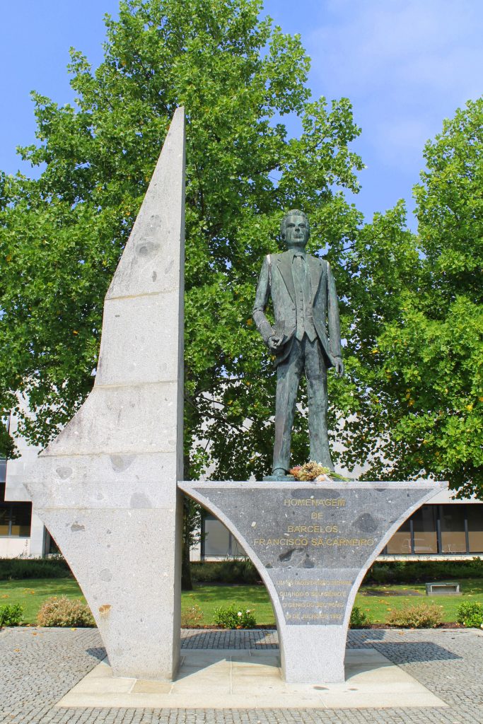 Monumento a Francisco Sá Carneiro