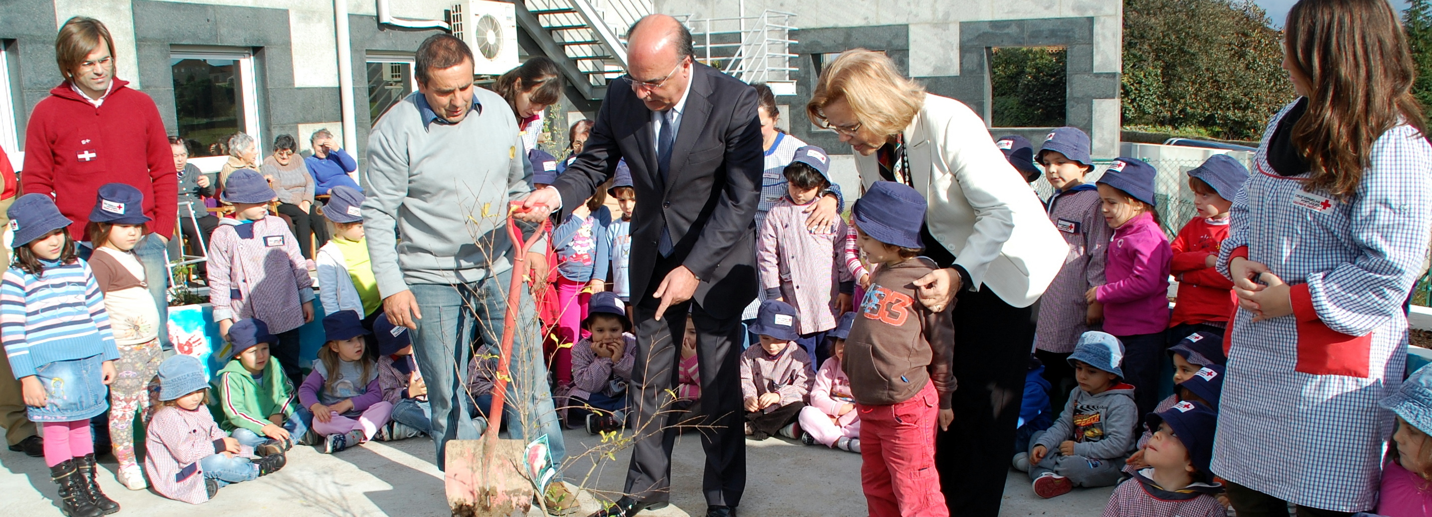 Presidente da Câmara inaugurou horta acessível na Cruz Vermelha de Macieira