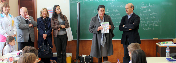 Câmara Municipal entrega livro “Festa das Cruzes – Uma Visão Infantil” com trabalhos de alunos