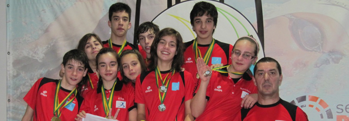 Atletas de Barcelos no pódio do Campeonato Regional de Infantis de Natação