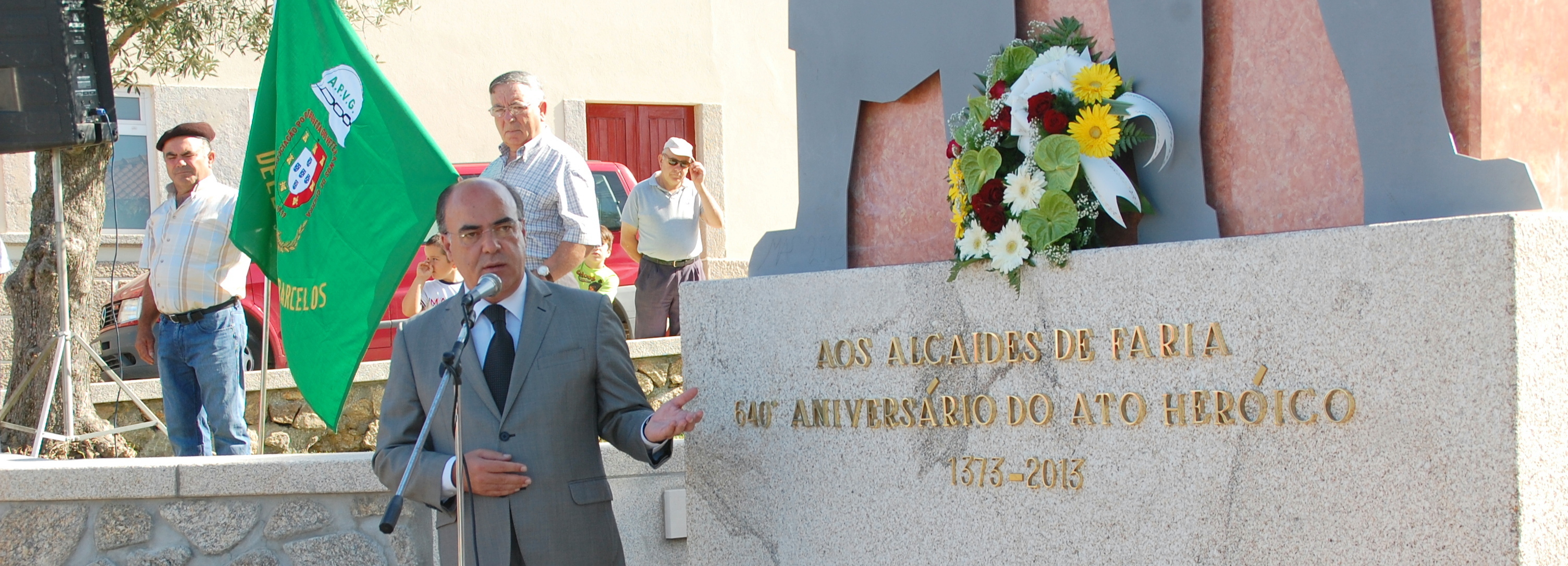 Presidente da Câmara na inauguração de monumento aos Alcaides de Faria