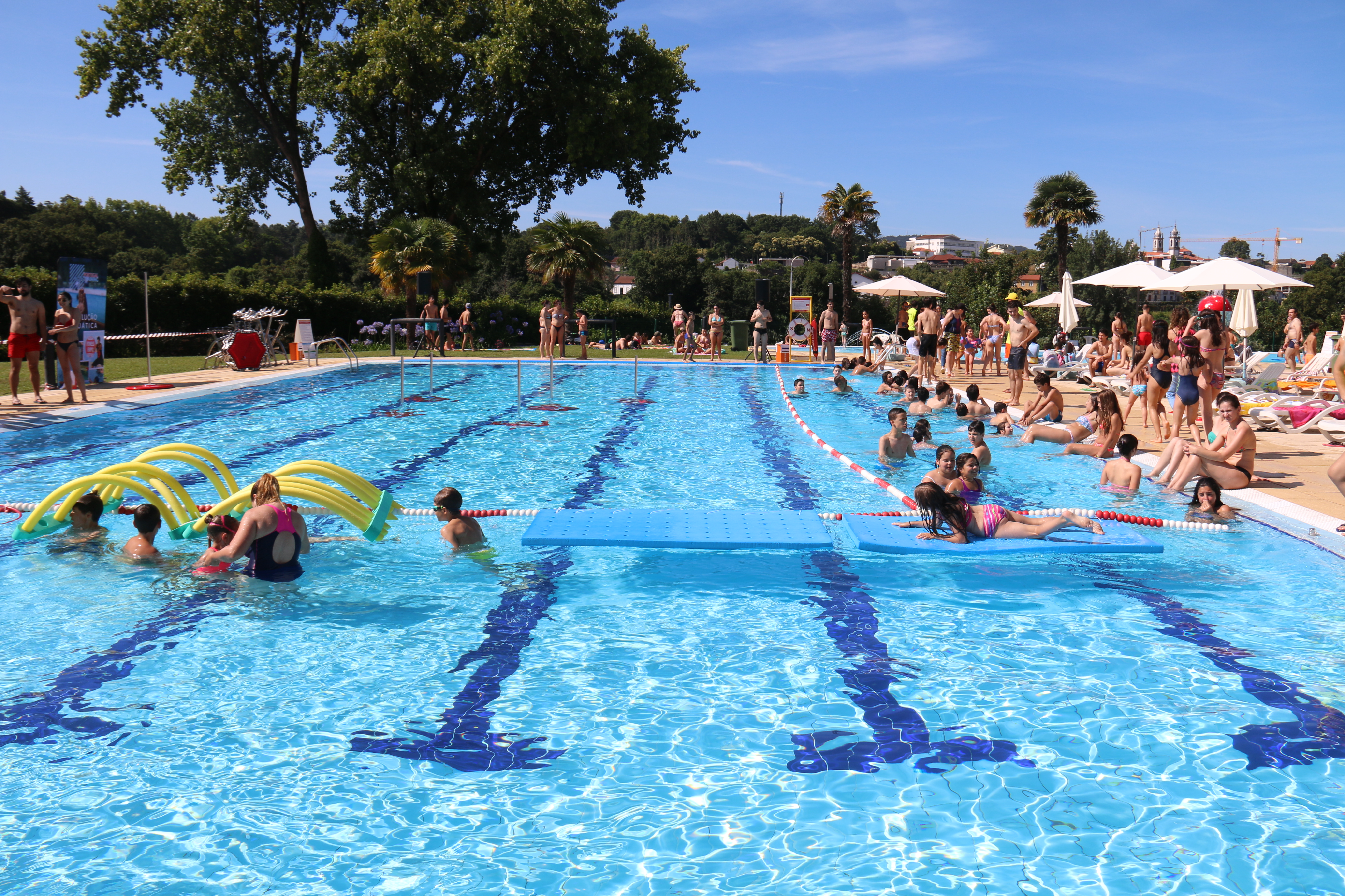 Piscinas exteriores abrem dia 18 de junho