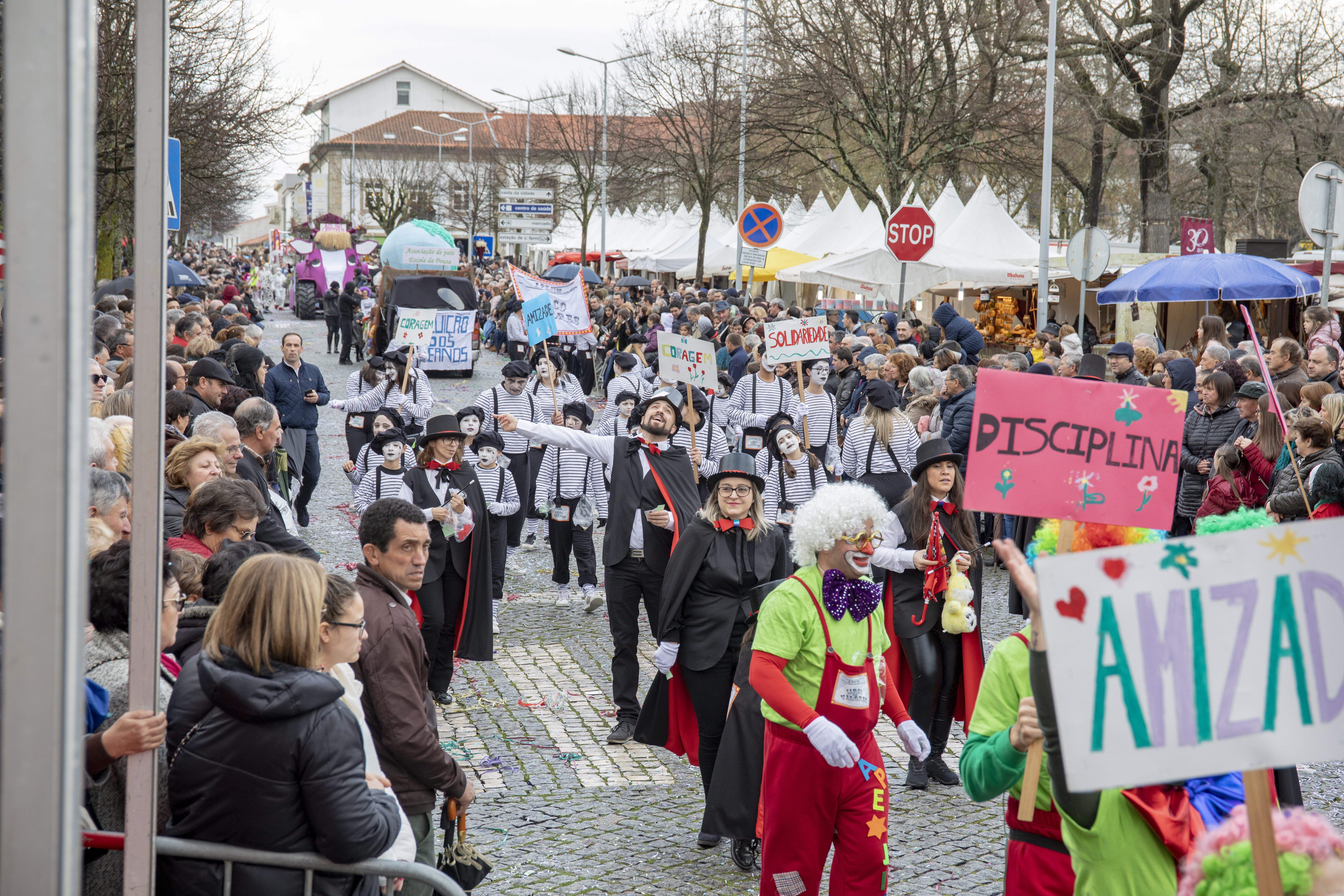 Multidão em Barcelos para assistir ao Carnaval