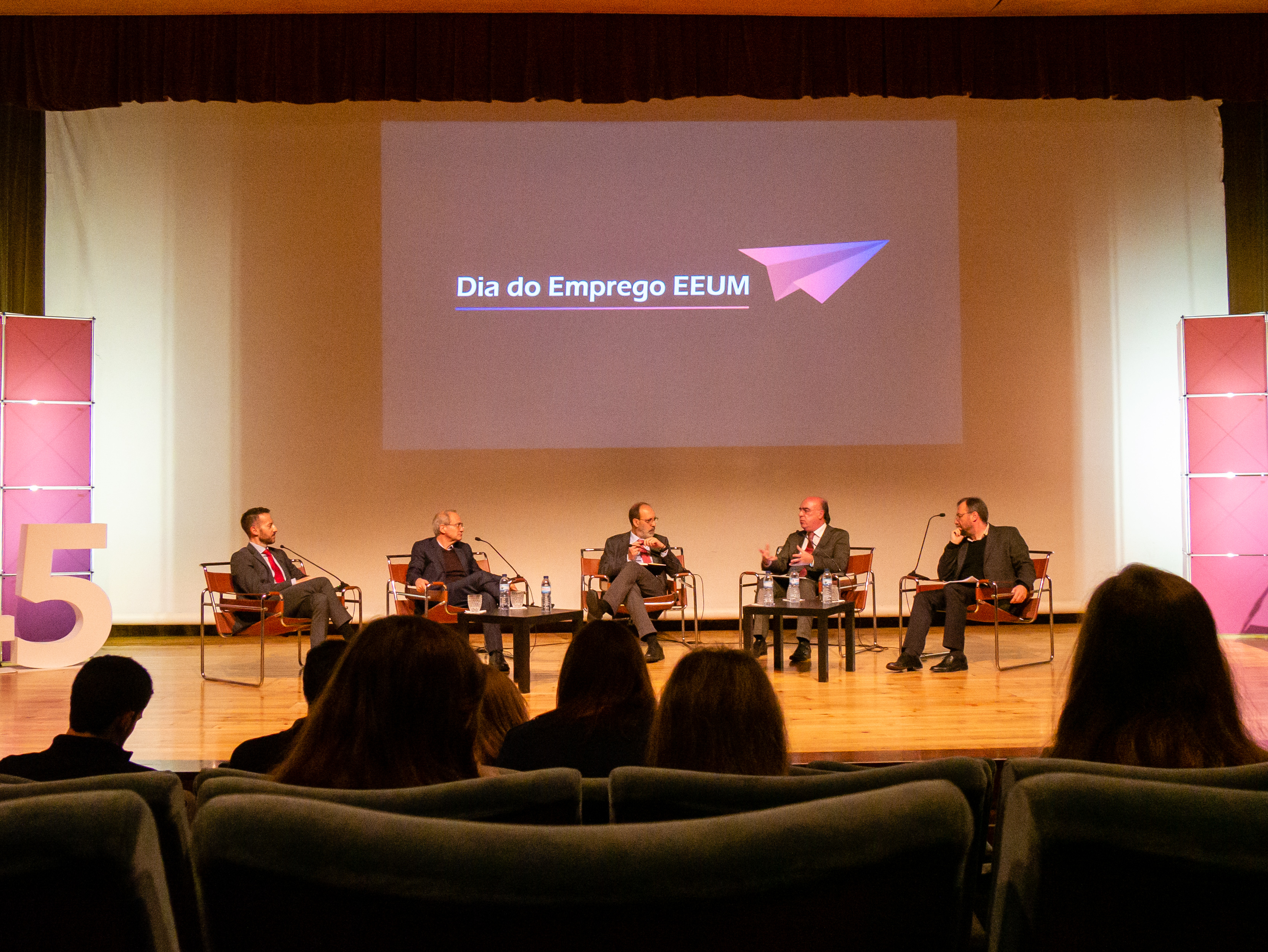 Presidente da Câmara de Barcelos presente em debate sobre Emprego da EEUM