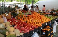 comerciantes do mercado no espaço da feira a pa...