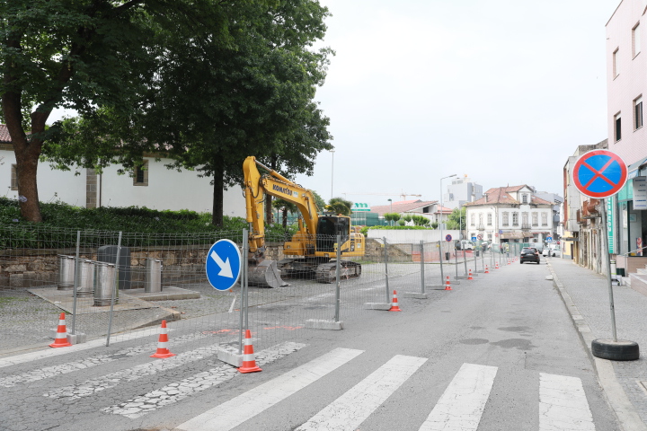 Iniciaram as obras de requalificação do Campo S. José