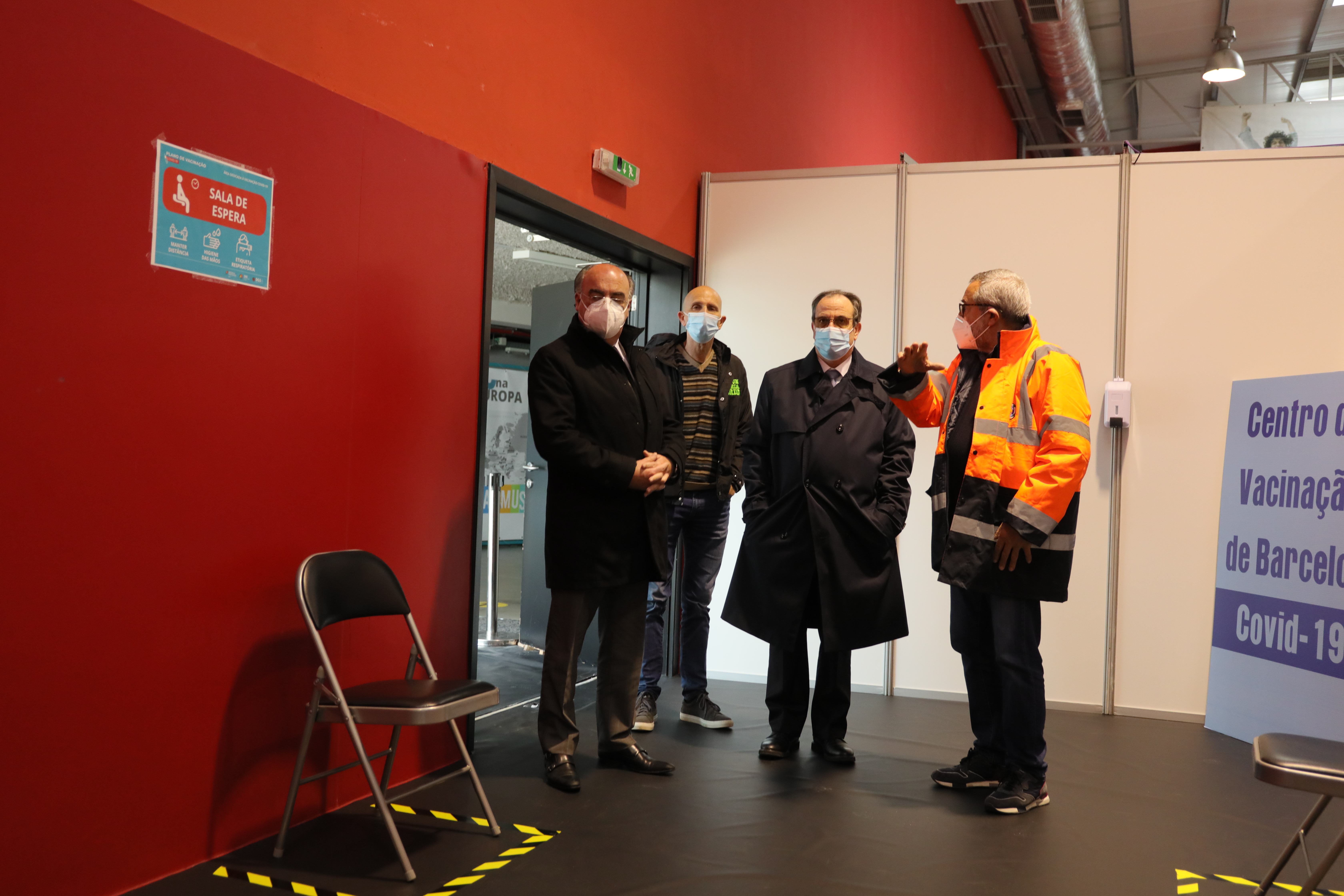 Presidente da Câmara visitou Centro de Vacinação instalado na Escola Secundária de Barcelos