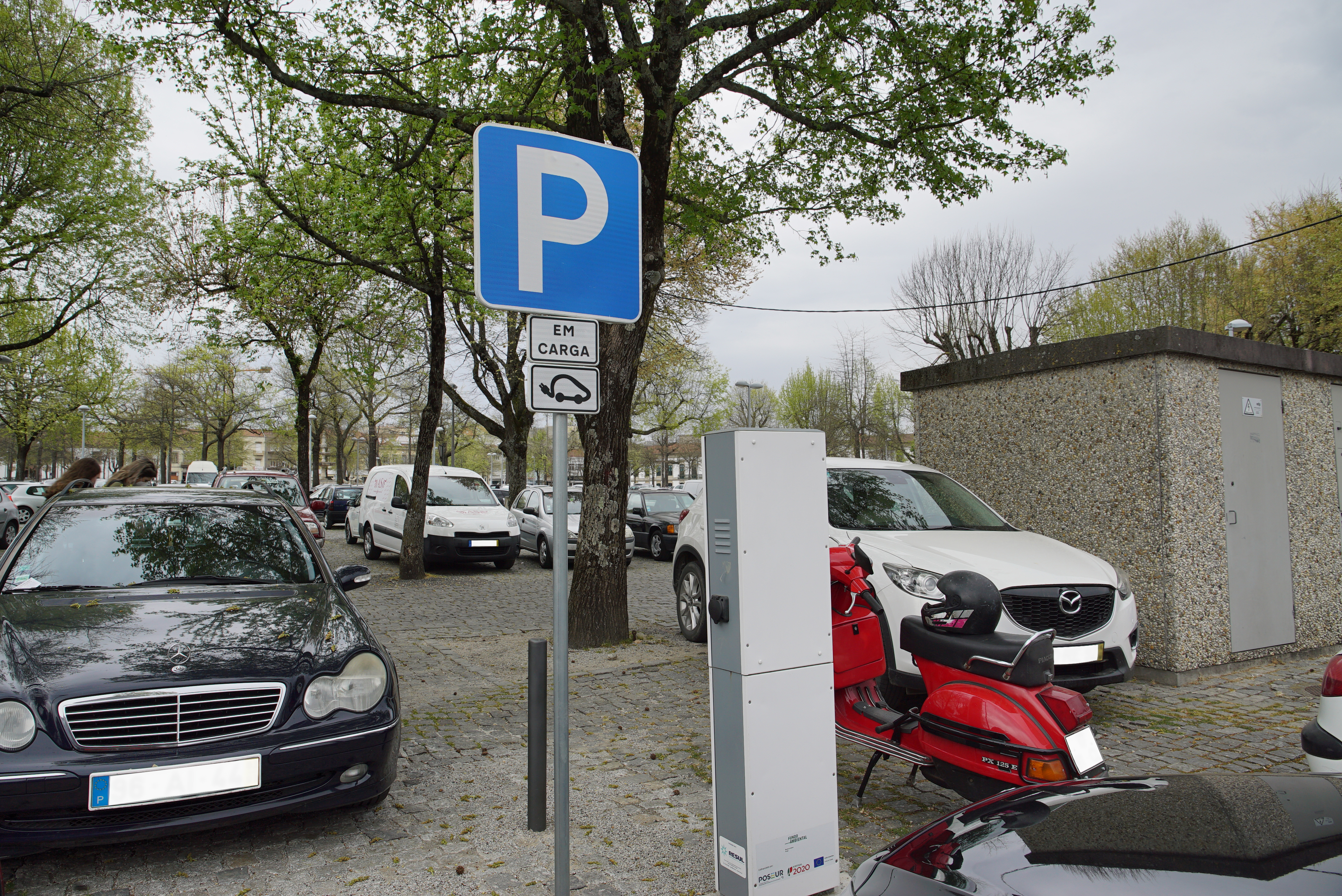 Posto de carregamento para veículos elétricos avança junto ao Campo da Feira