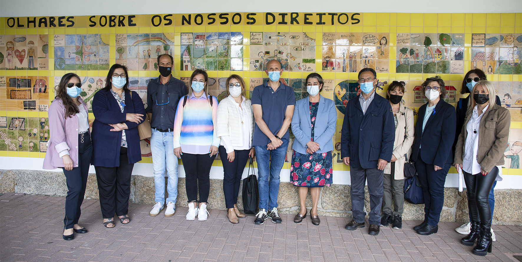 Direitos das crianças em painel de azulejos no Centro Escolar de Barqueiros