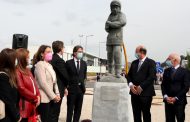 executivo municipal na inauguração da estátua e...