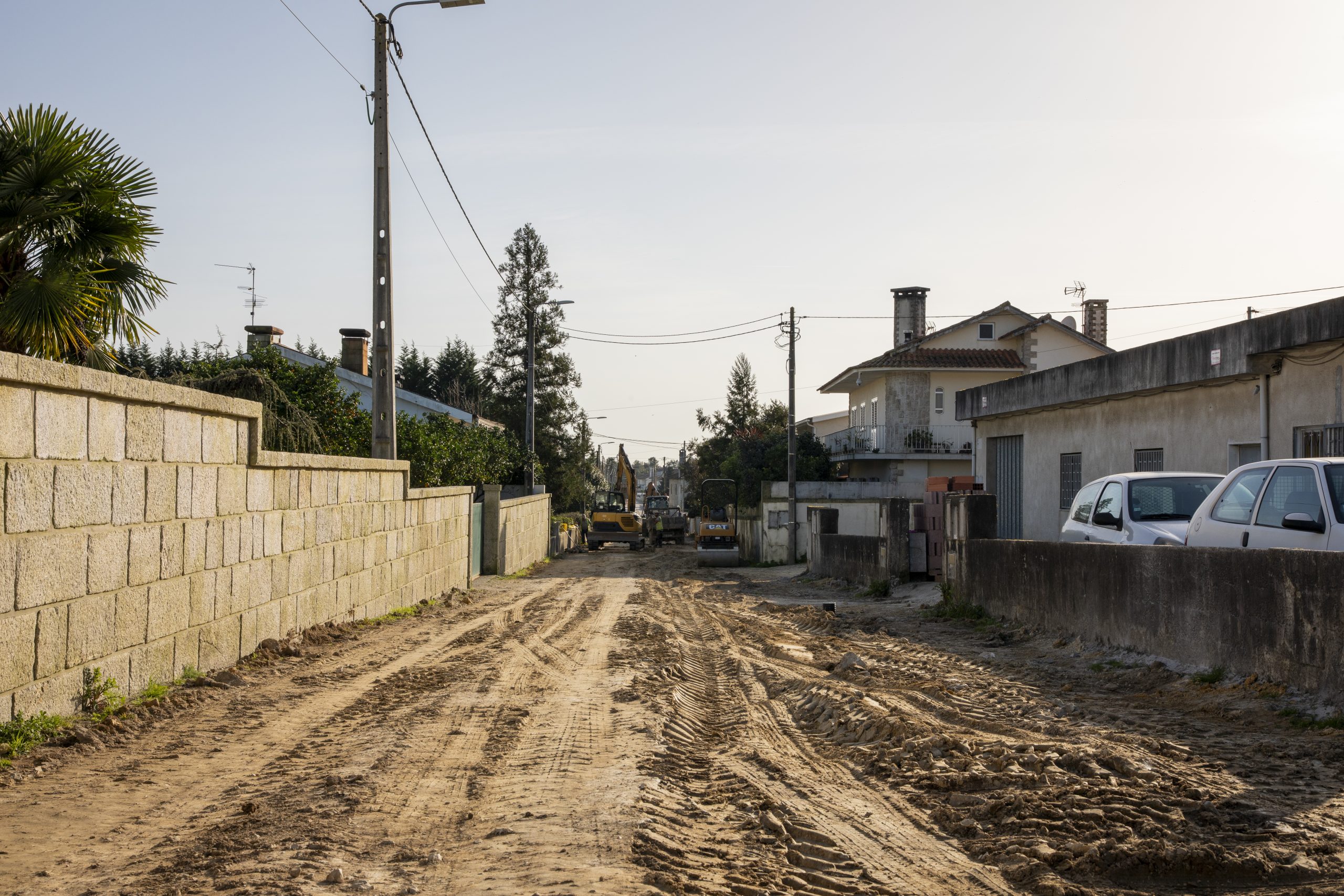 Já arrancou a obra de Reabilitação da EM 544-1, em Creixomil