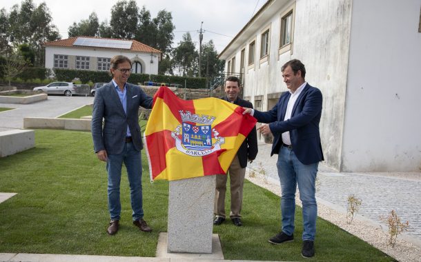 inauguração de parque de estacionamento e jardi...