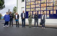 direitos das crianças em painel de azulejos na ...